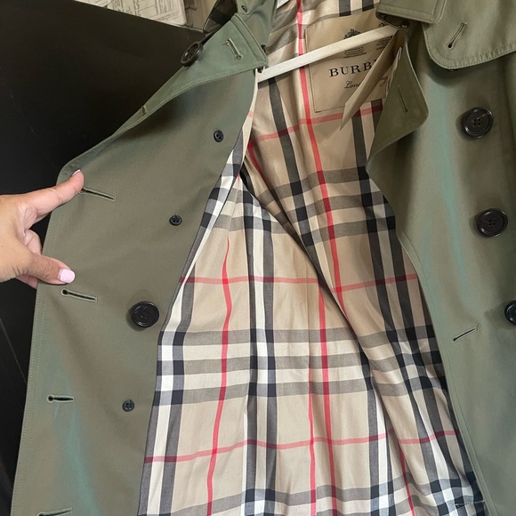 NWT Burberry mid length coat Women’s size 6
